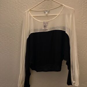 Olsenboye top black and white. M - New